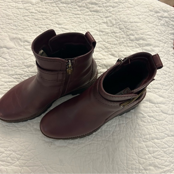 Blondo Dagger Maroon Red Waterproof Booties - Picture 5 of 13